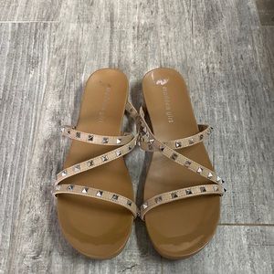 Steve Madden 💖 palit stud slides.  Size 9.